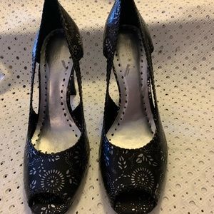 BCBGirls Embossed Size 8 Narrow Heels